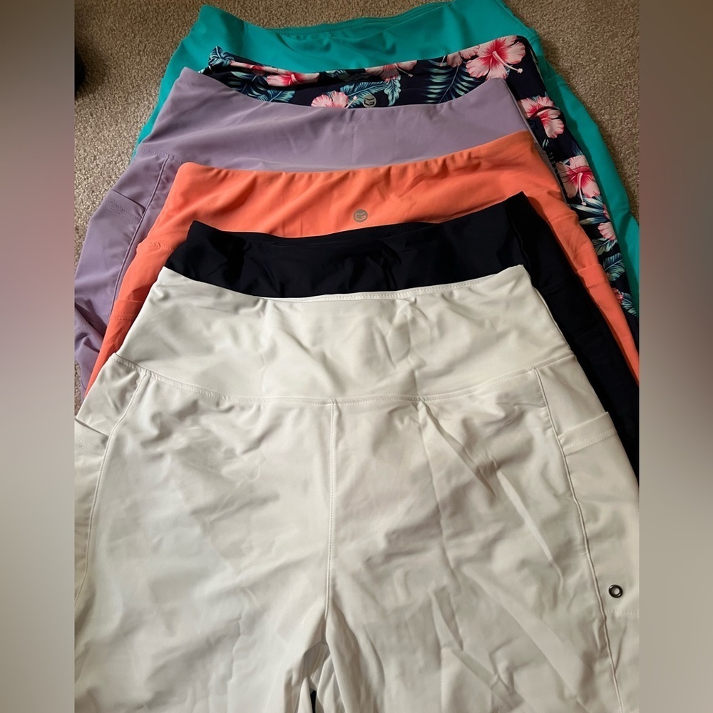 🌺 BUNDLE of 6!! 🌸 Six pair of gradual women’s shorts, Large. NWOT